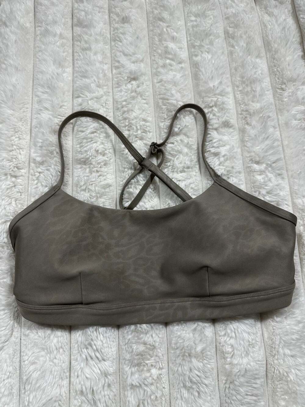 Alo Yoga Airlift Leopard Debossed Intrigue Bra Gravel Size M